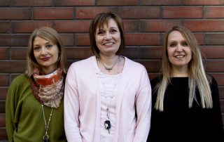 Surevan kohtaaminen -hankkeen työntekijät: Maiju Laitanen, Anne Viitala ja Reetta Alenius